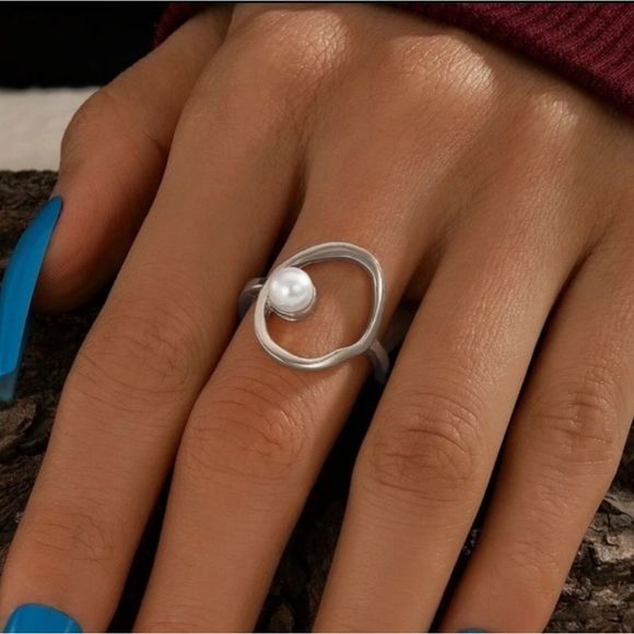 Fashion Jewelry Jewelry - 2 for $18❤️‍🔥 Silver Metal Loop Faux Pearl Asymmetrical Ring Size 9